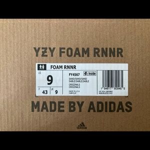 Yeezy foam itsthe wrong box its Sz 9 but its Sz 10
